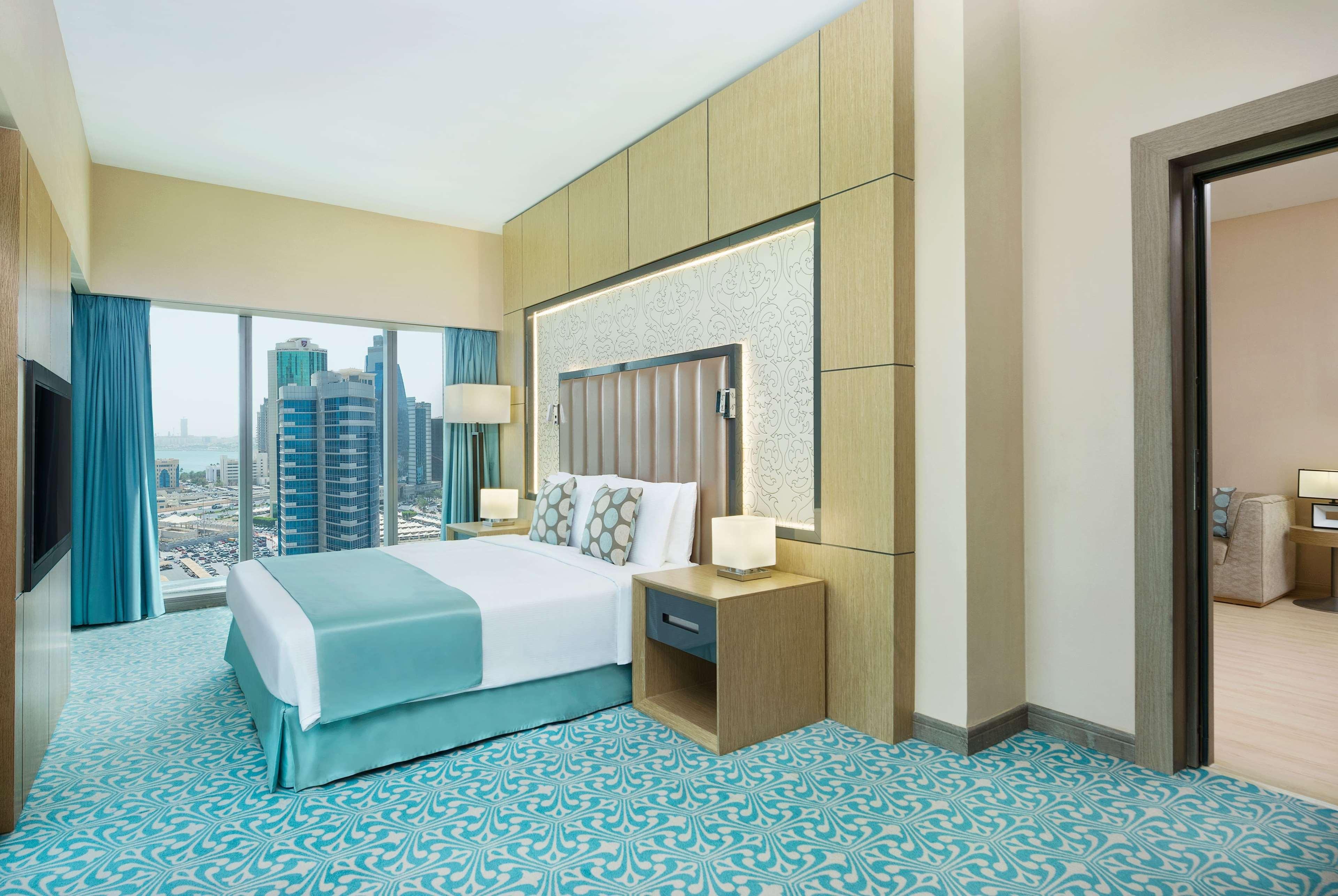 Готель Wyndham Doha West Bay Екстер'єр фото A bedroom at the hotel