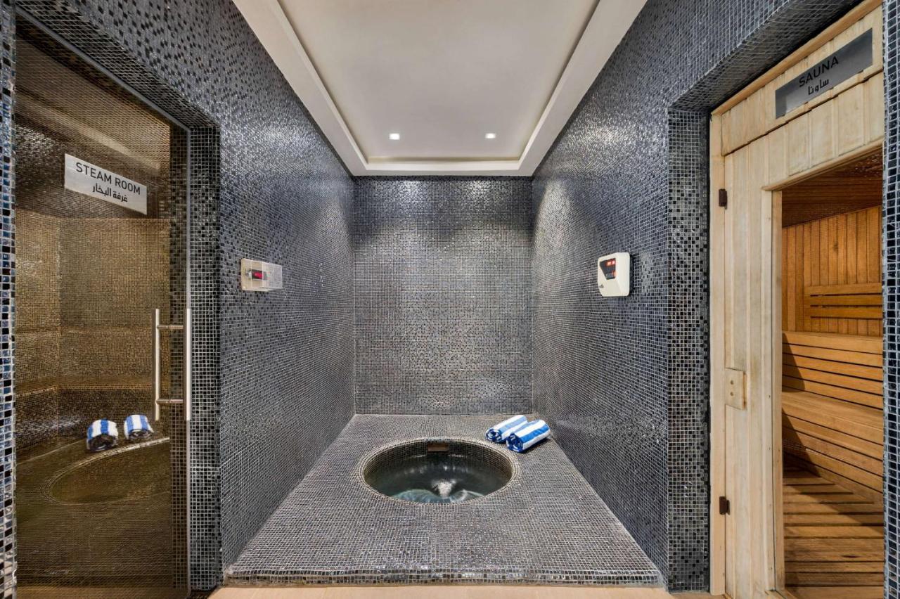 Готель Wyndham Doha West Bay Екстер'єр фото A modern steam room